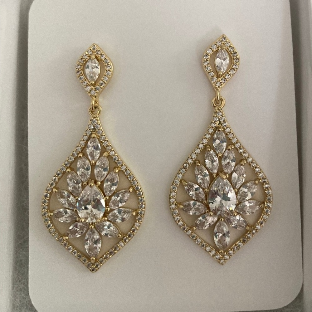 Crystal Chandelier Earrings in Yellow Gold by The Exquisite Bride, New in Box - Picture 2 of 7